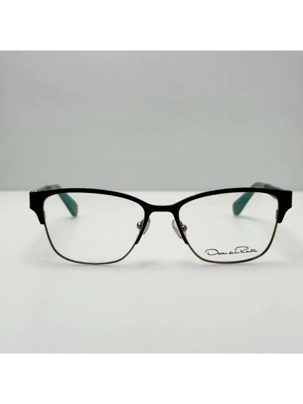 Oscar de la Renta lenses are